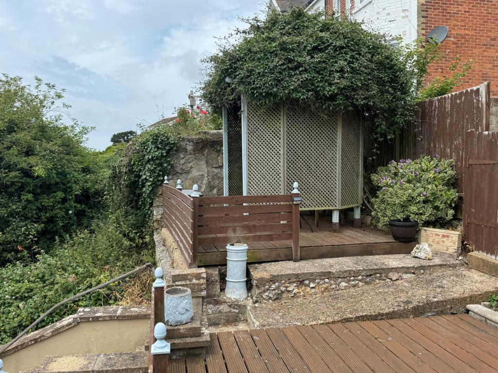 Lot: 101 - SEMI-DETACHED HOUSE FOR IMPROVEMENT WITH SEA VIEWS - The Rear Garden